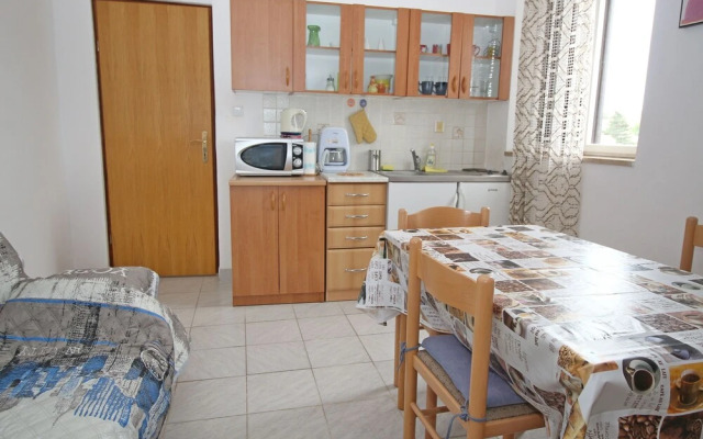 Apartments and rooms Eugenia