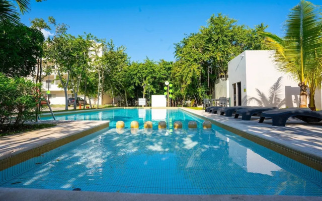 Luxury Apartment With Poll
