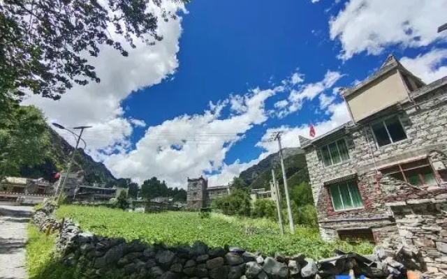 Siguniang Mountain Linxi Yashe Homestay (Shuangqiao Valley Scenic Area)