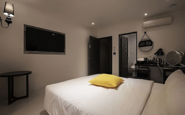 Yellow 8 Hotel