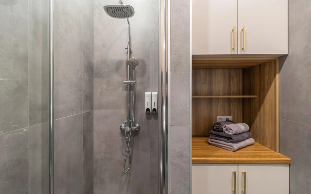 2ROOMS (2РУМС) на улице Максима Горького