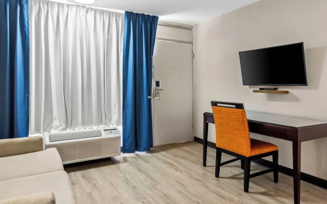 Suburban Studios Orange Park - Jacksonville near Naval Air Station