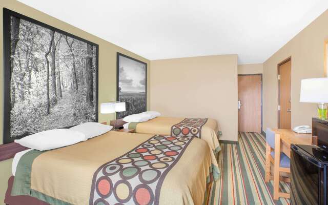 Super 8 by Wyndham Mt Pleasant