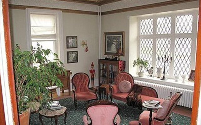 Summerhill Manor Bed and Breakfast and Tea Room