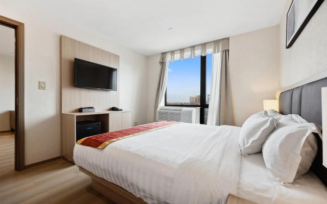 Ramada by Wyndham Flushing Queens