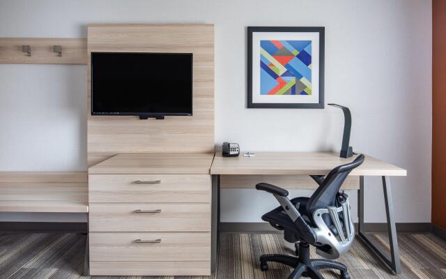 Holiday Inn Express and Suites Ontario Airport by IHG
