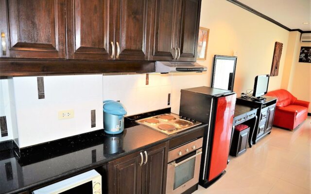 Jomtien Plaza Residence With sea View, spa Shower Bath tub