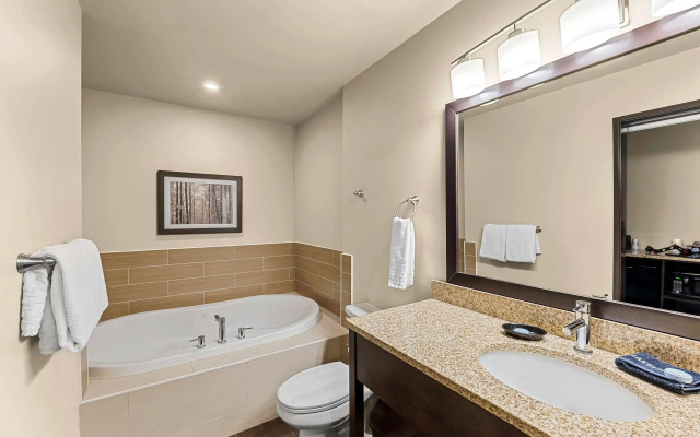 Best Western Plus Lacombe Inn & Suites