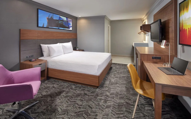 Studio Inn & Suites Downey