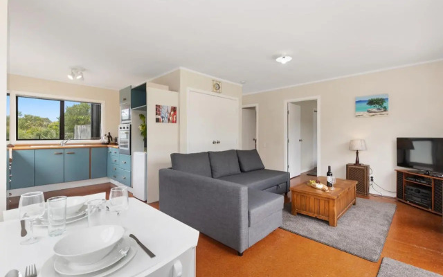 Pipi Cabin - Mangawhai Village Bach