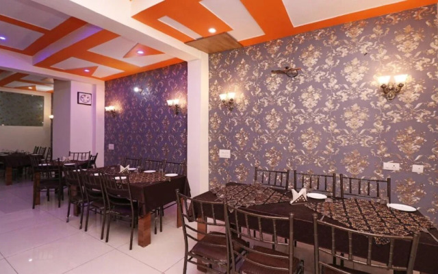Hotel Almond Leaf By OYO Rooms