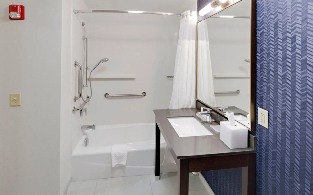 Fairfield Inn and Suites by Marriott Youngstown Austintown