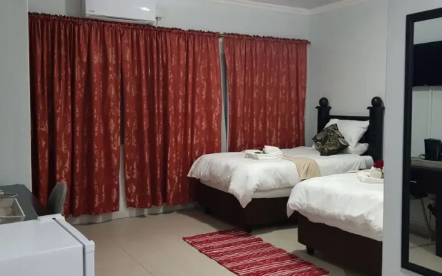 Rose and Thorn Guesthouse - Adults Only