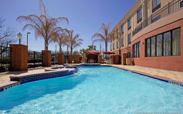 Holiday Inn Express Hotel & Suites Wharton