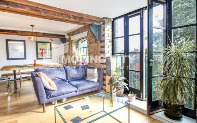 Stunning 2-bed Converted Warehouse - Sleeps 4