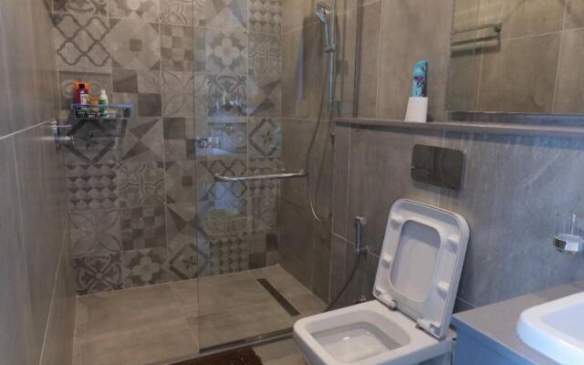 Lovely 2 Bdrm Serviced Apartment with pool & sauna