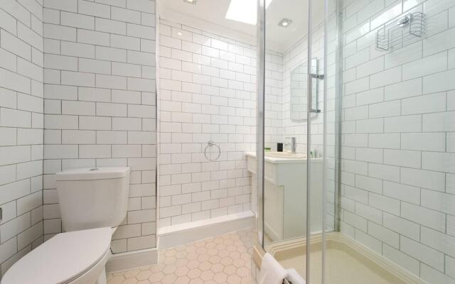 Traditional 2-bed Apartment Notting Hill