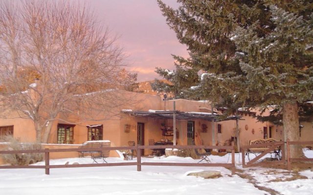 Old Taos Guesthouse Inn