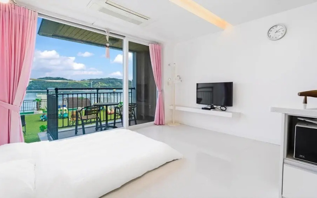 Namhae Spring, Summer, Fall, Winter Pet-
