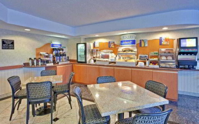 Quality Inn & Suites Toronto West 401-Dixie