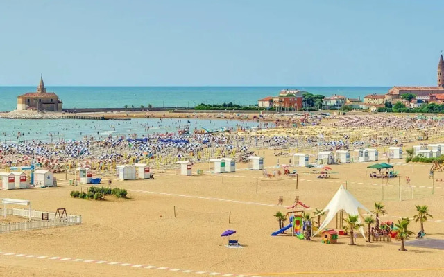 Spacious Apartment in Caorle With Shared Pool