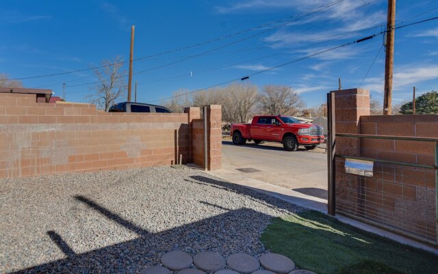 Sunlit Albuquerque Retreat: 3 Mi to Old Town!