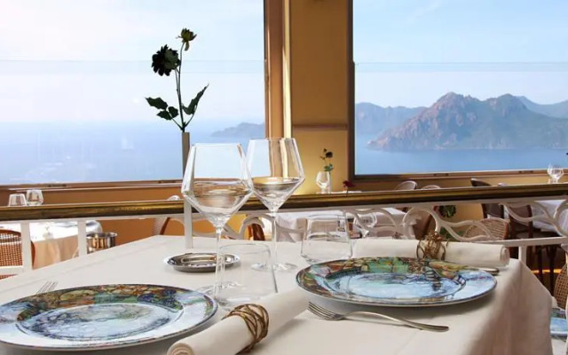 hotel les roches rouges