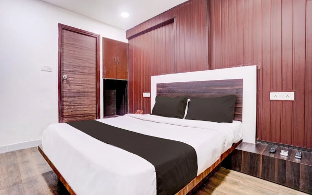Comfy Stays at Lokhandwala Andheri West