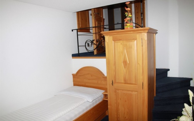 Walliserhof – Guest Rooms – Taesch