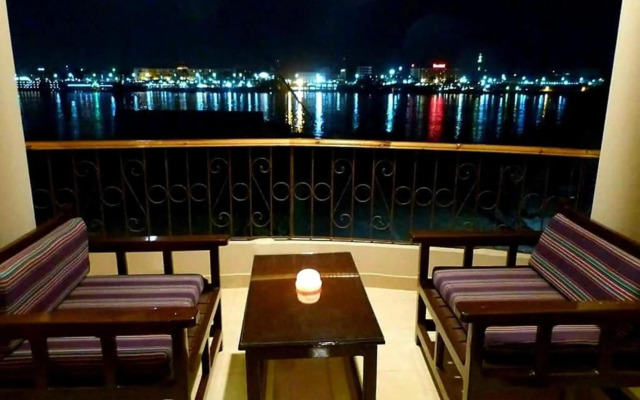 Luxor Plaza House