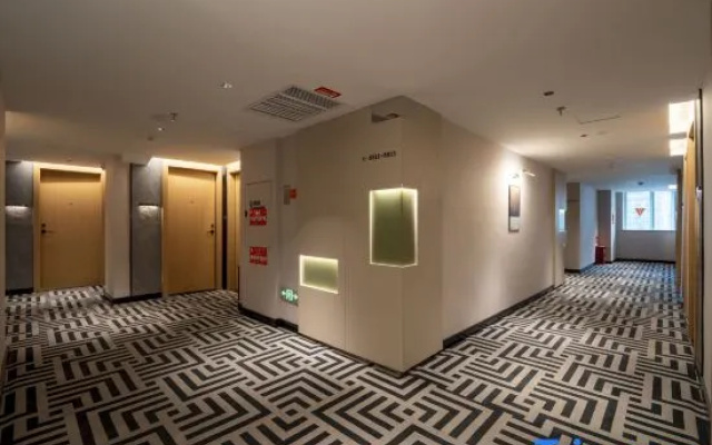 Gree Hotel (Hezhou Lingfeng SquareFar East Financial Center) – Hotel Rooms – Hezhou