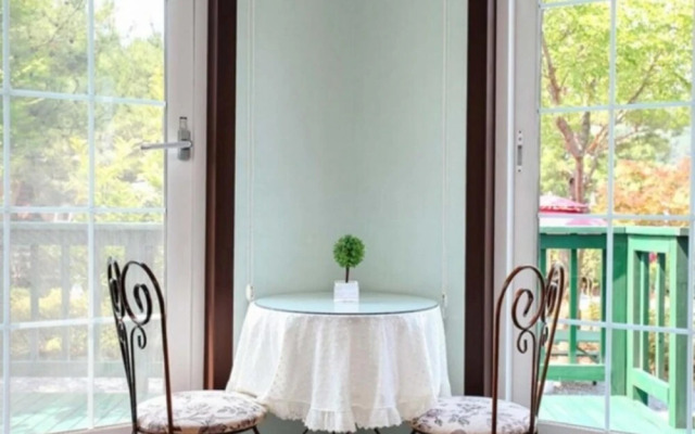 Hongcheon Gangbyeonuisuchaehwa Pension