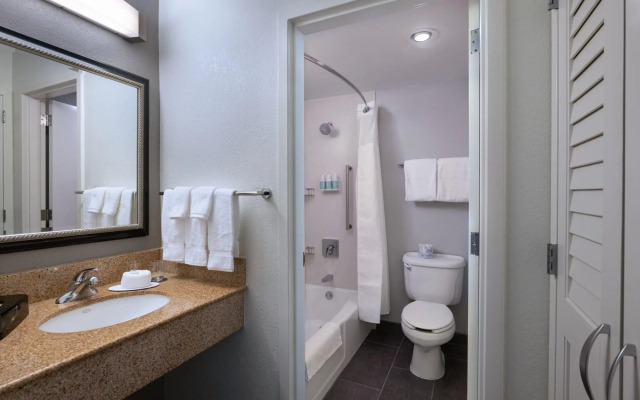 Courtyard by Marriott Dallas Arlington/Entertainment Dist