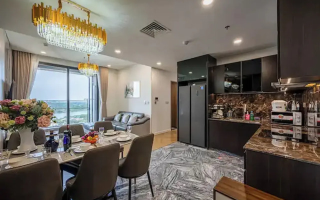 Eaton Park Riverside Luxury Vacation