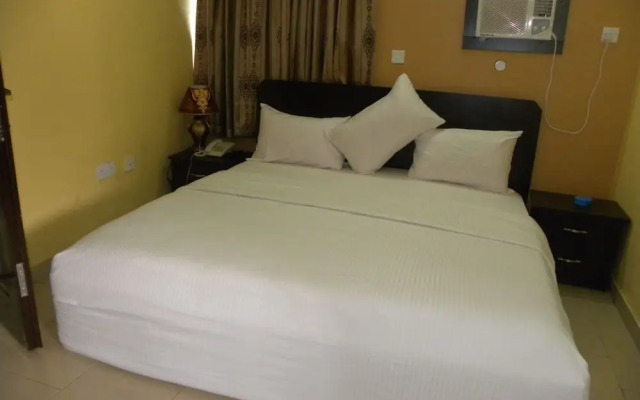 Grandy Suites Hotel
