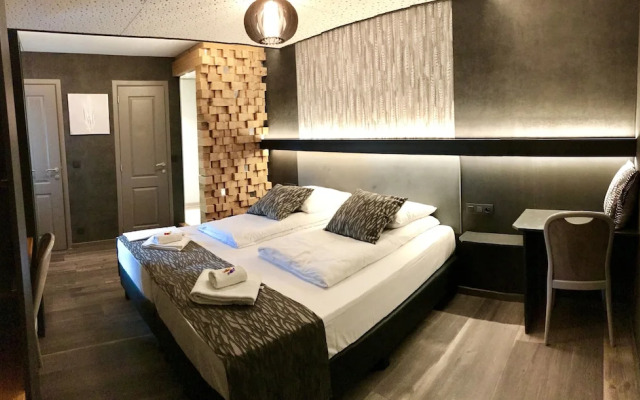 RAVEL Hotel Cyrano