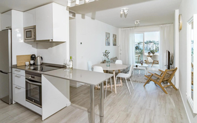 JG- Top modern apartment in Nueva Andalucia