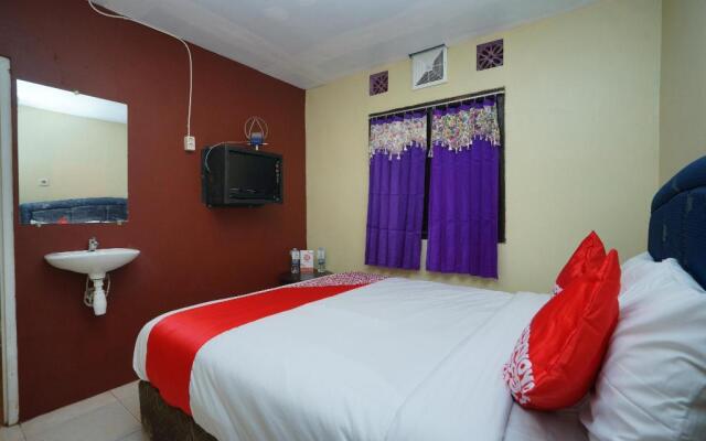 OYO 927 Carina Hotel