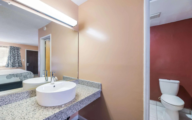 Rodeway Inn Modesto near Downtown