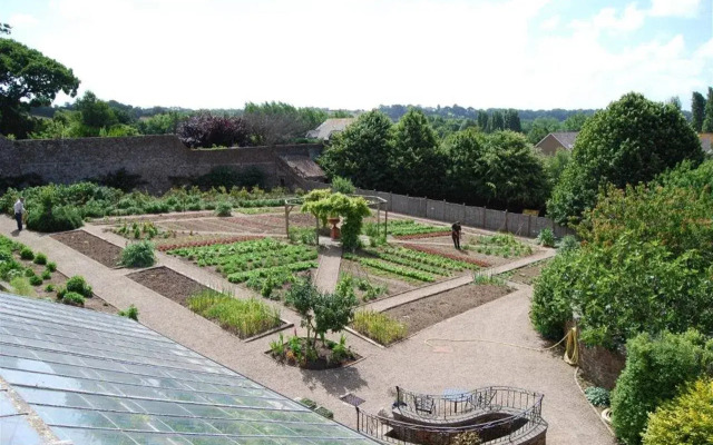 Longueville Manor