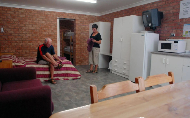 Fossicker Caravan Park