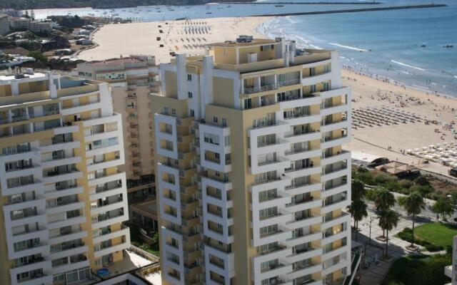 Dom Elena - Jardins Da Rocha