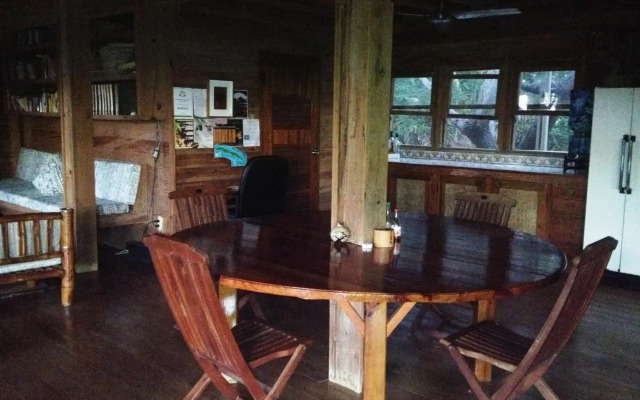 Roatan Bed & Breakfast Apartments