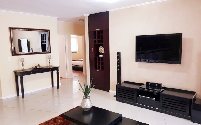 Luxurious Apartment in Century City