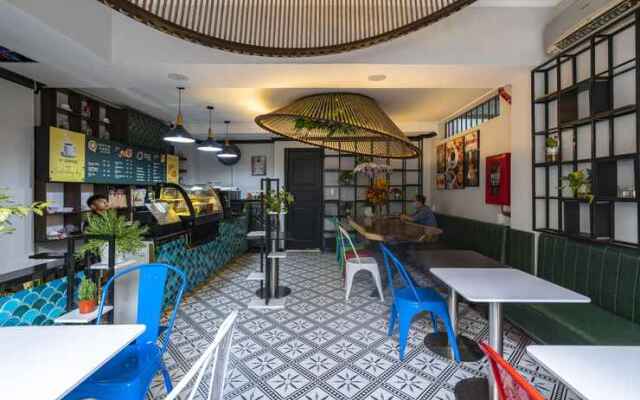 Vy Vy Airport Hotel
