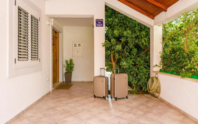 Villa Piano - Four Bedroom Villa With Terrace and Swimming Pool