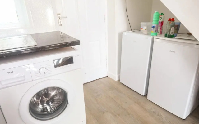 2-bed Apartment, Sleeps 6, 8-min Walk to Centre