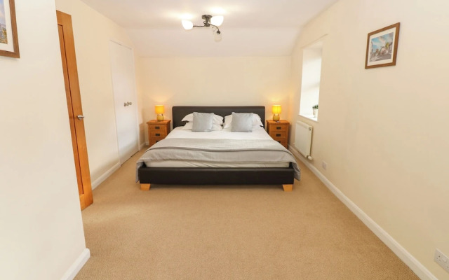 3 Eden Lodge