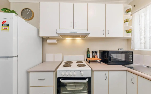 Charming CBD Apt 3bd 2bth - walk to Waterfront