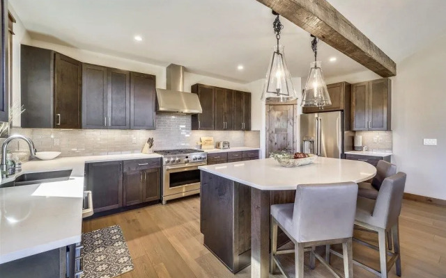 Cocoa Cabin 4 Bedroom Home by RedAwning